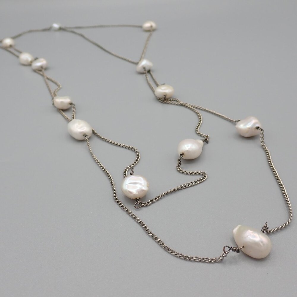 Long pearl necklace